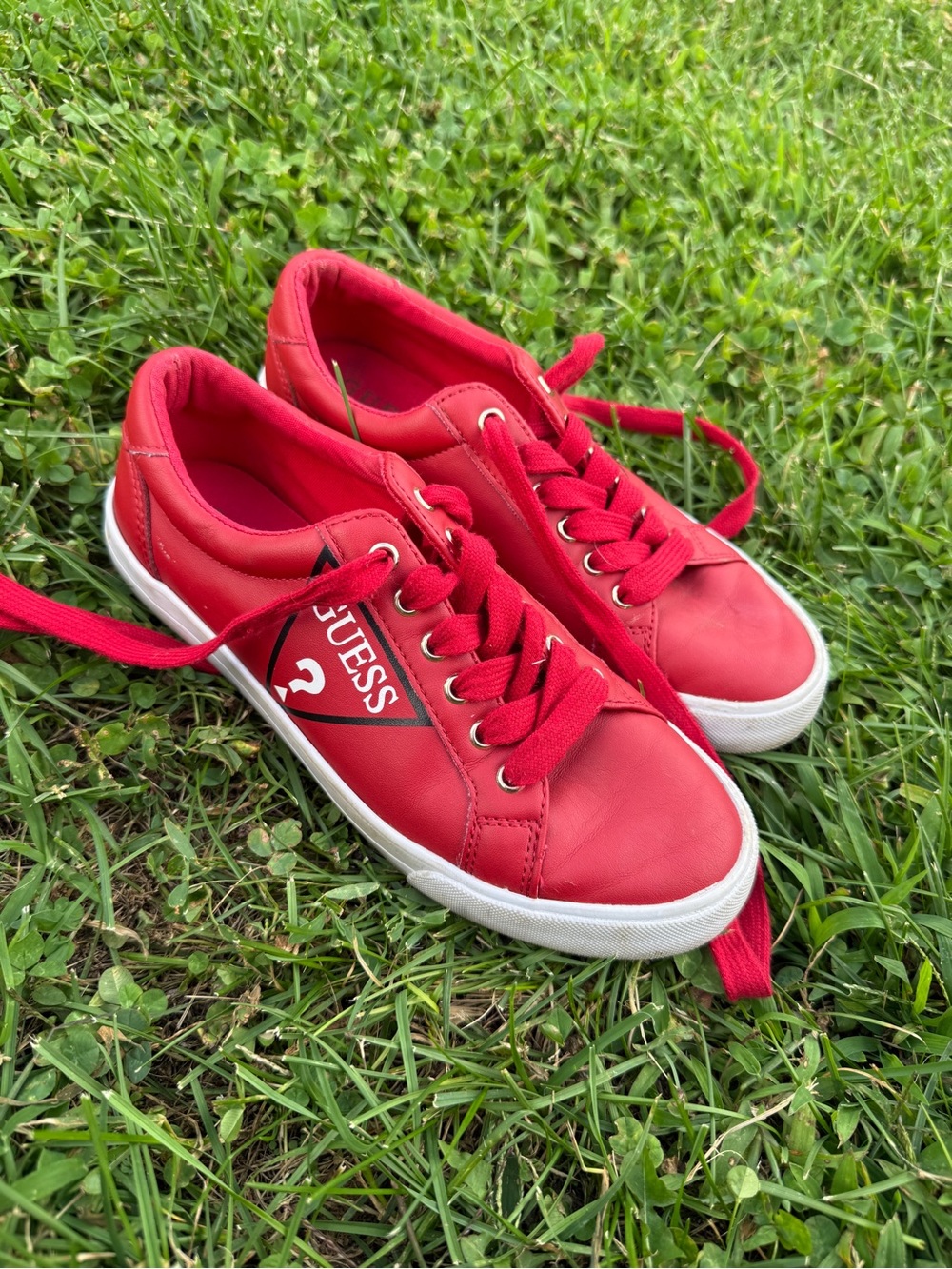 GUESS Women’s Red Logo Low Top Sneakers Size 6.5M